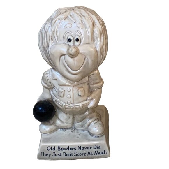 Vintage 1971 R. & W. Berries Co. Bowling Figurine "Old Bowlers Never Die" Cerami - Picture 1 of 3